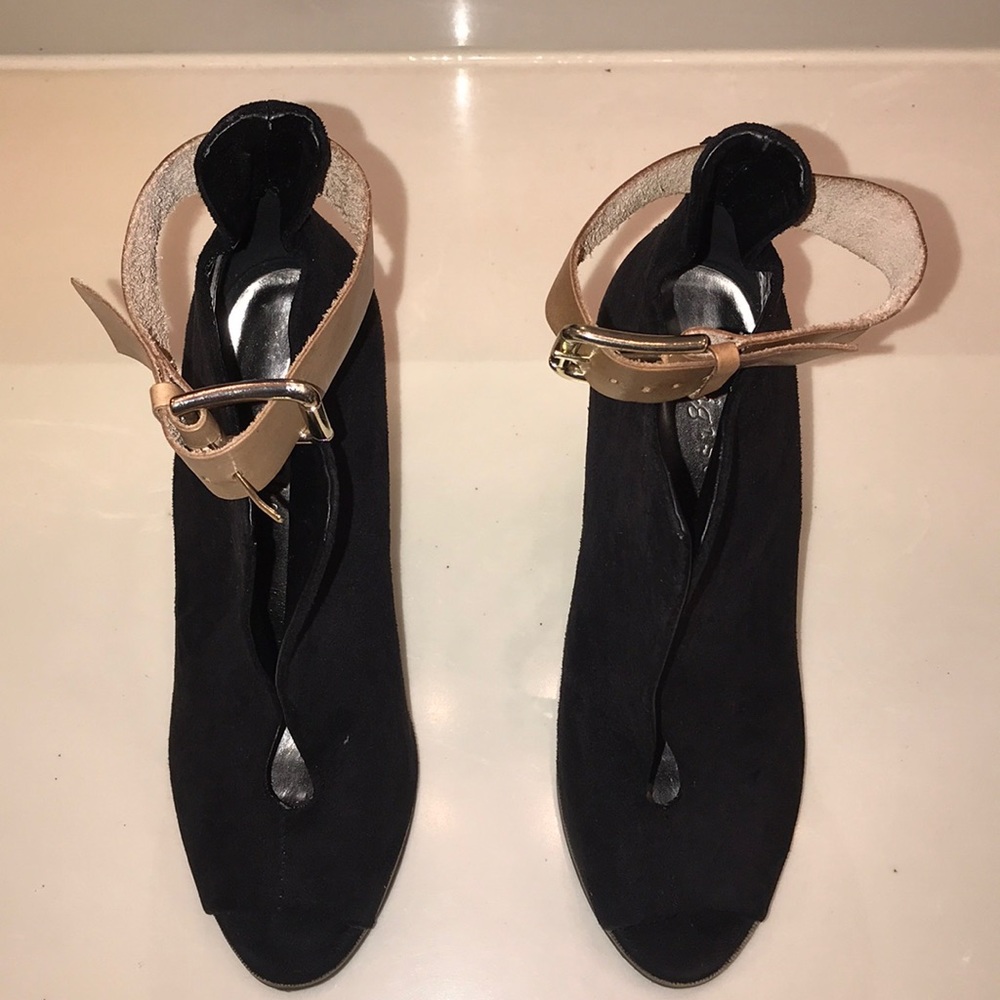 Women’s size 7 black suede wedges